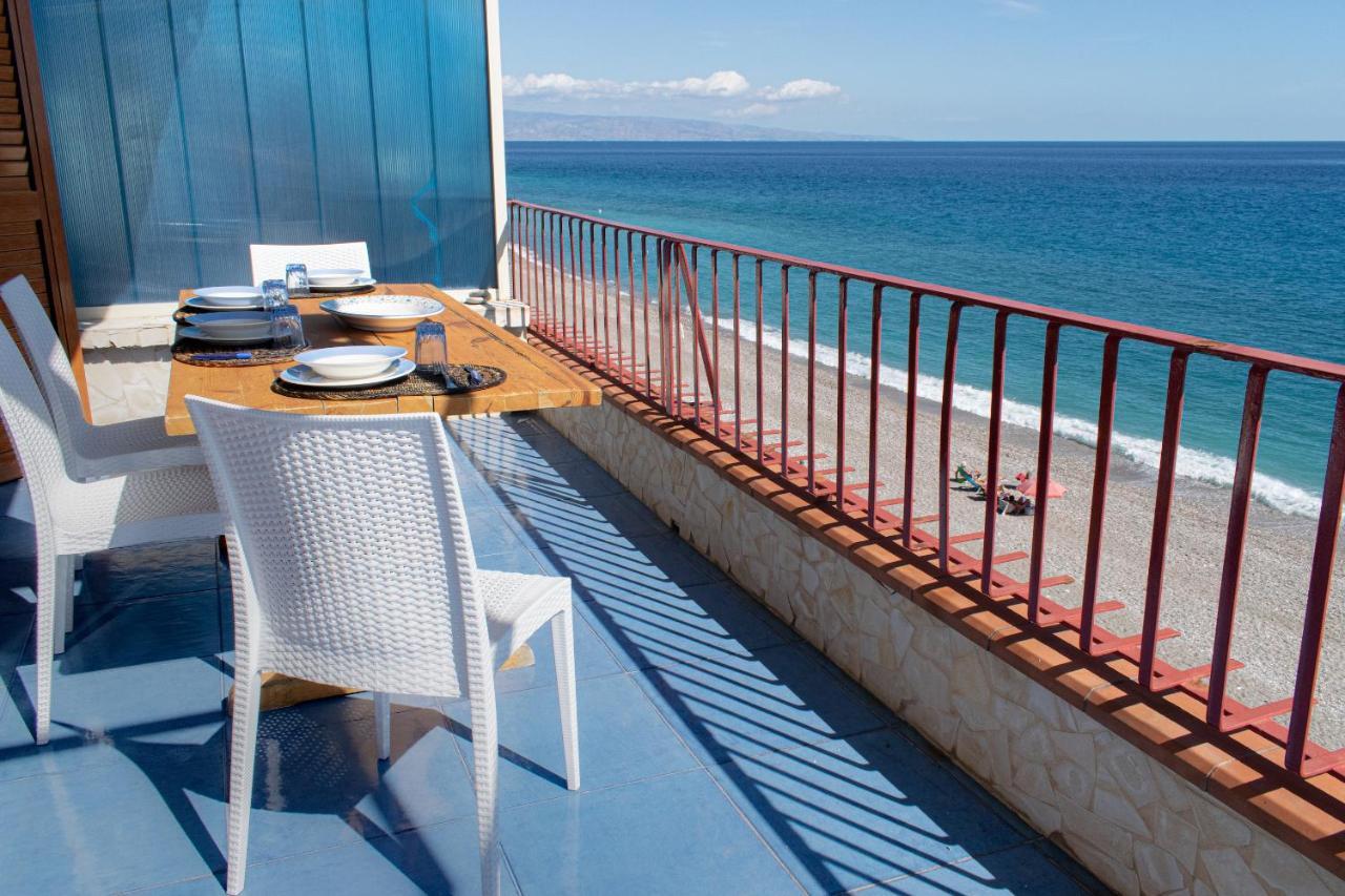 Beach House Acquamarina Летояни Екстериор снимка