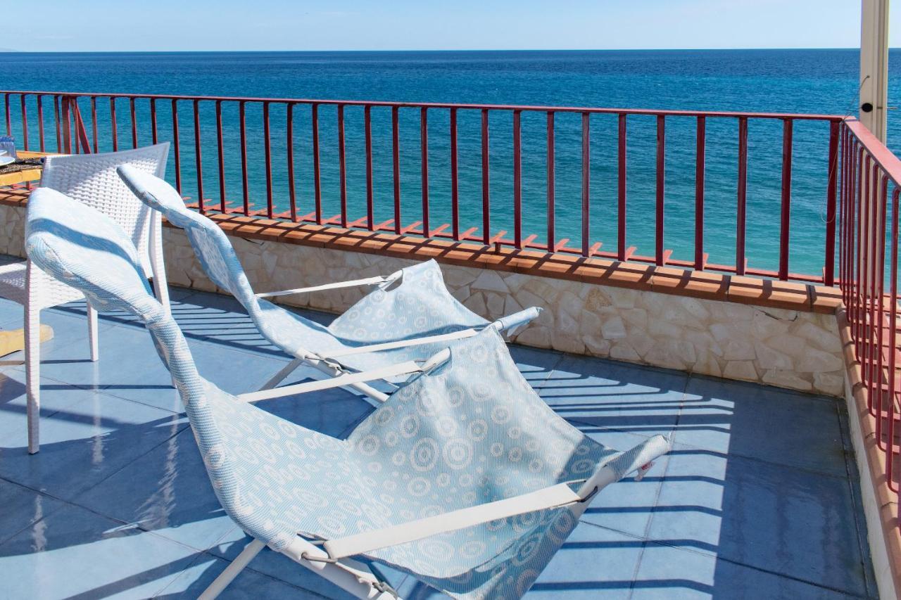 Beach House Acquamarina Летояни Екстериор снимка