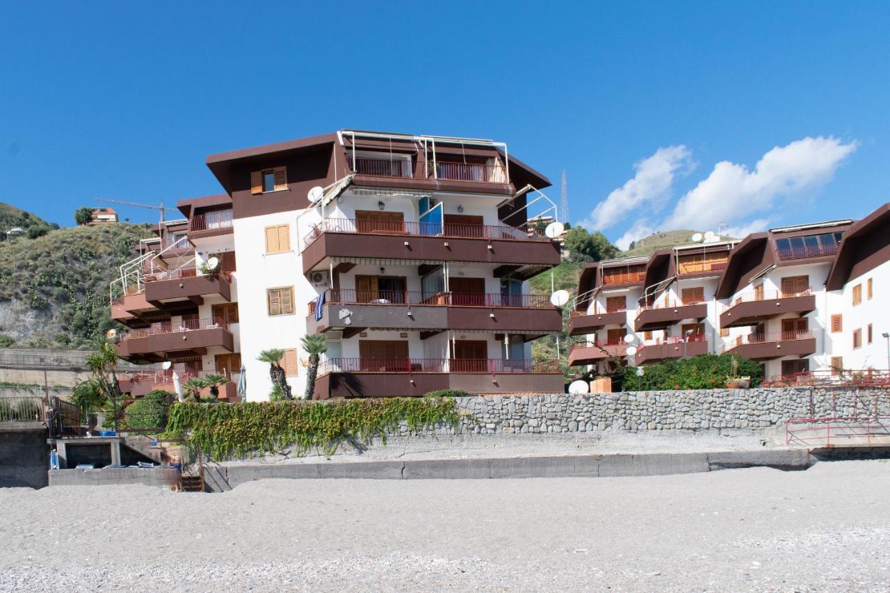 Beach House Acquamarina Летояни Екстериор снимка
